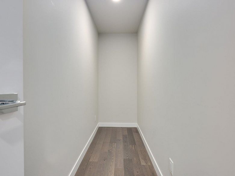 604 5033 Cambie Street