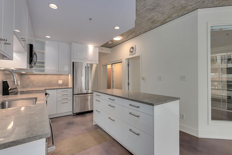 604 919 Station Street