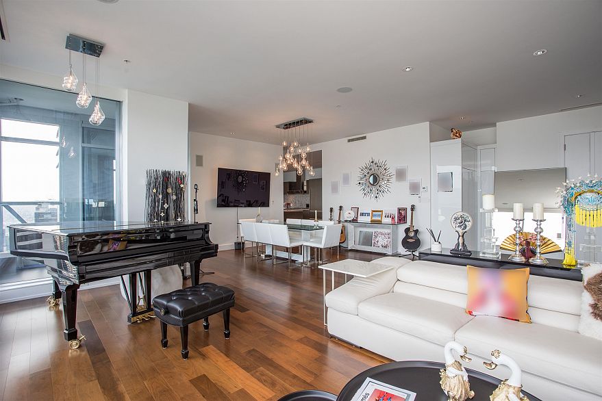 4603 1128 W Georgia Street