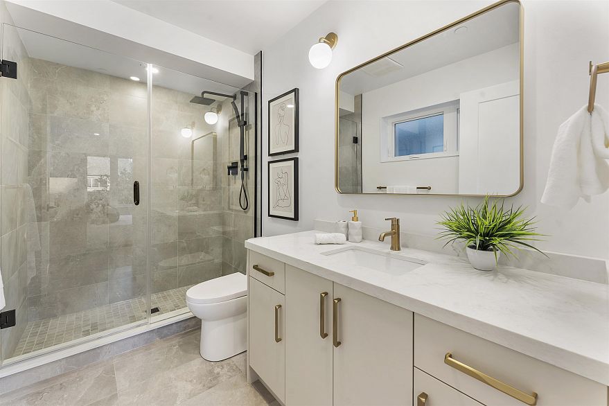 1 2138 W 48th Avenue