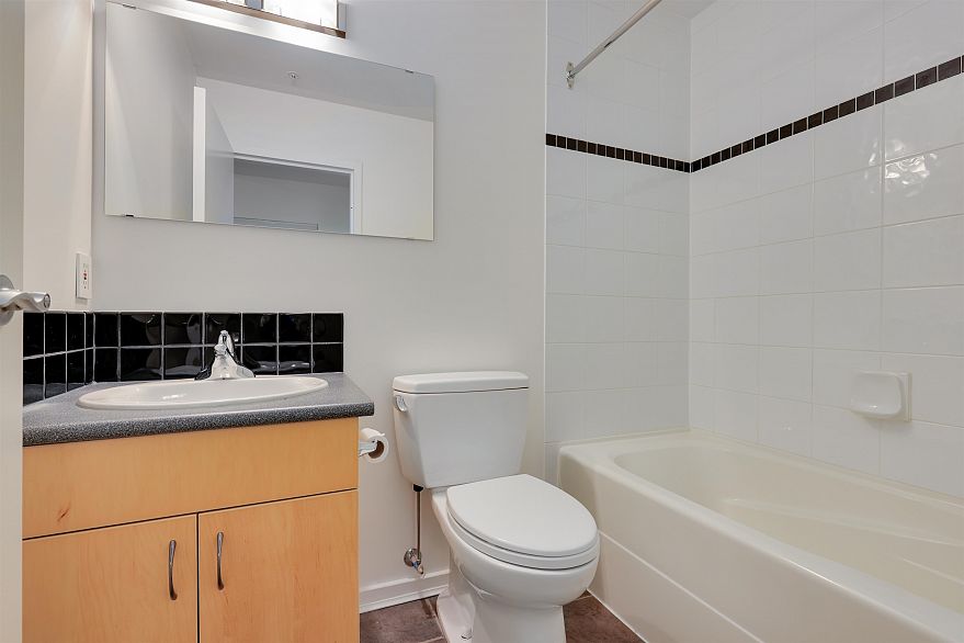 604 919 Station Street