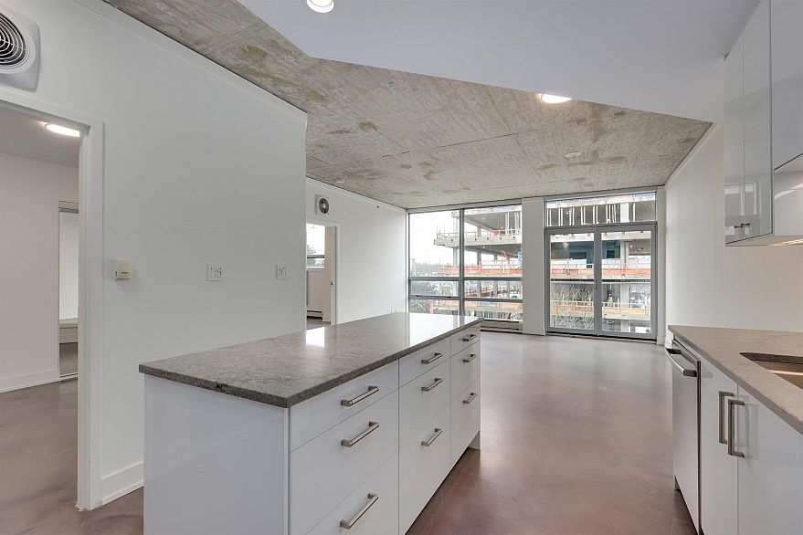 604 919 Station Street