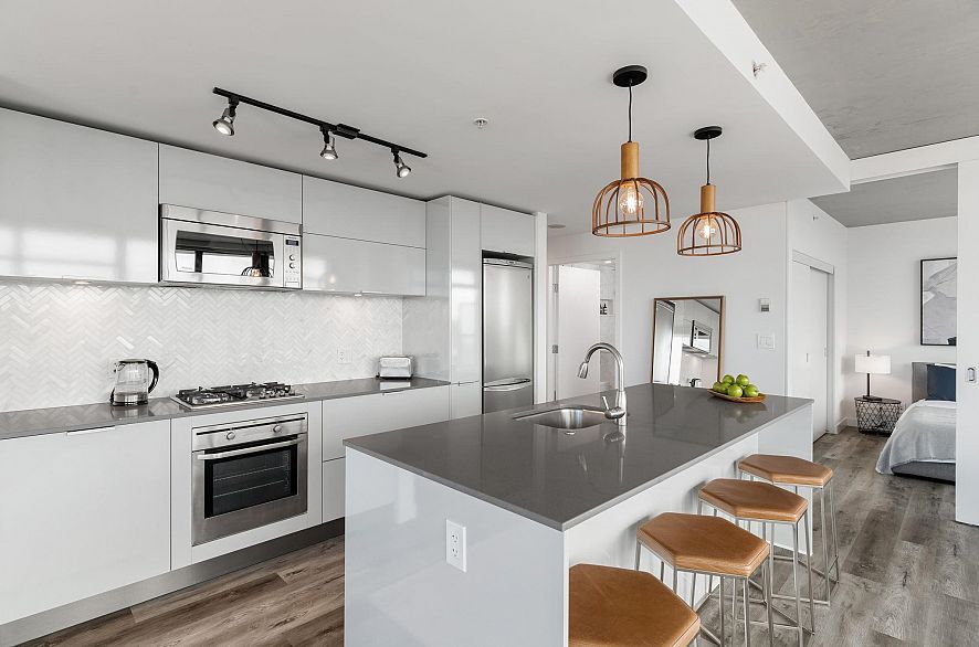 2705 108 W Cordova Street