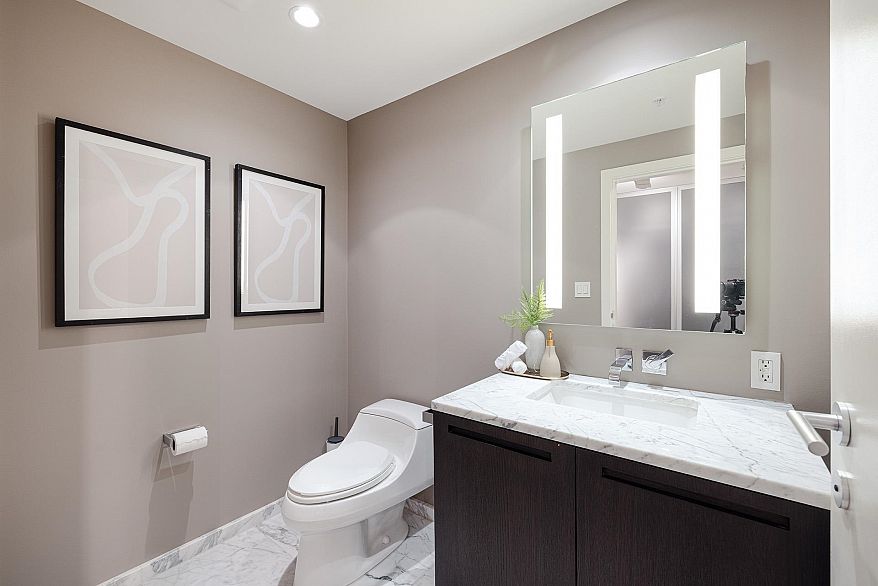 3307 1011 W Cordova Street