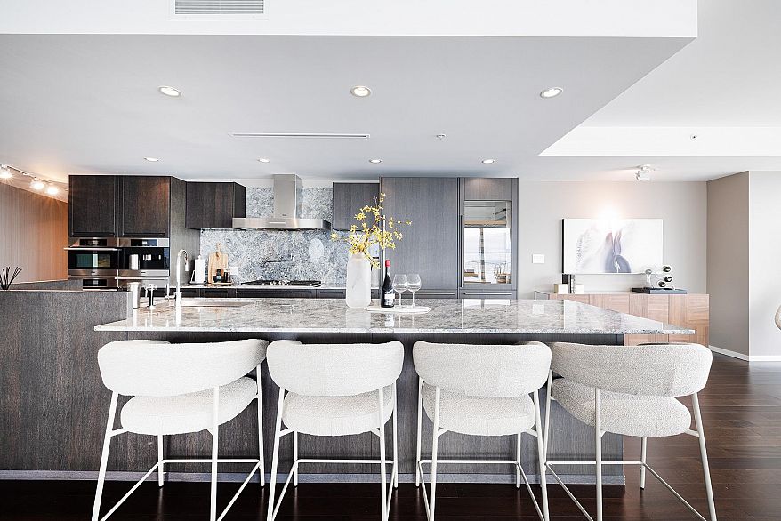 3307 1011 W Cordova Street