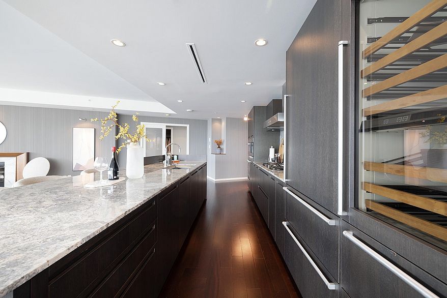 3307 1011 W Cordova Street