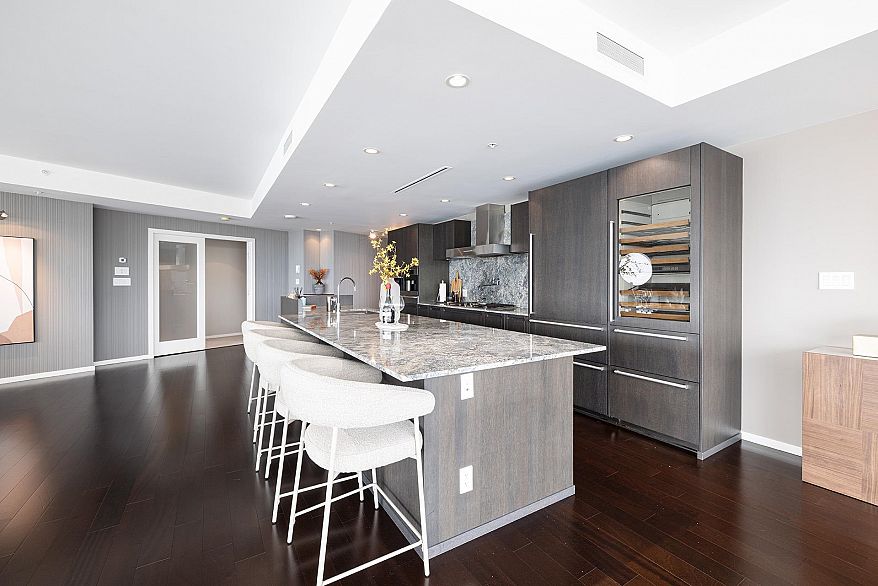 3307 1011 W Cordova Street