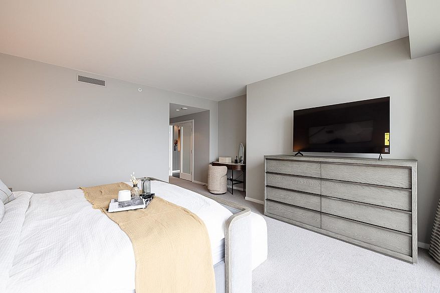 3307 1011 W Cordova Street