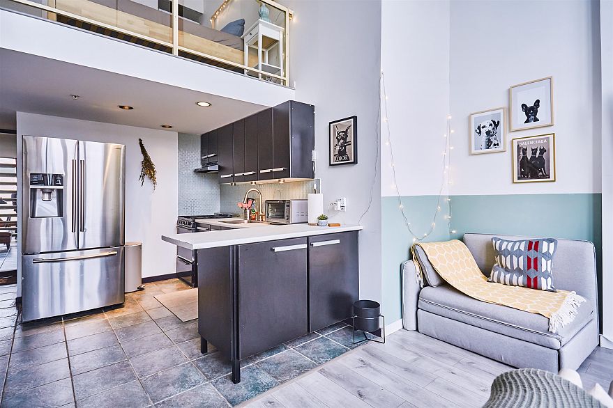 PH10 933 Seymour Street