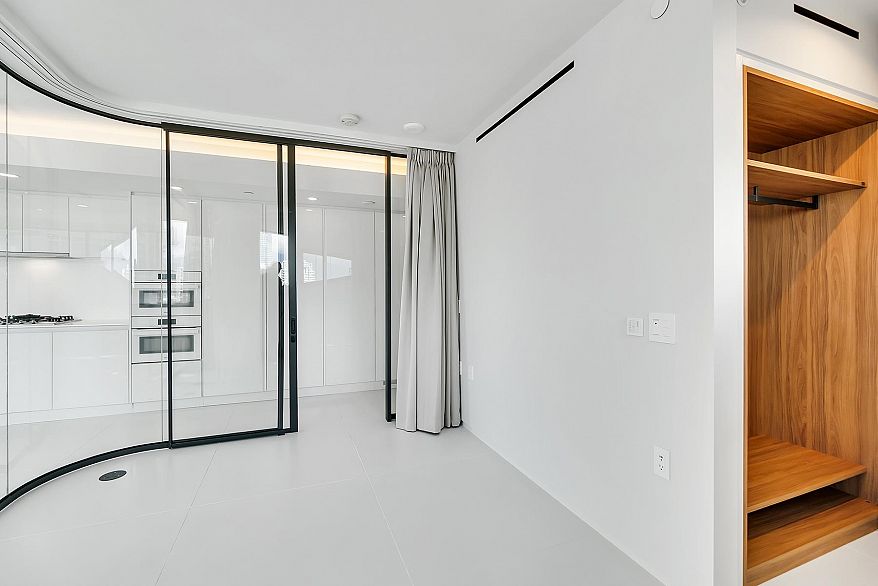 2008 1033 Nelson Street