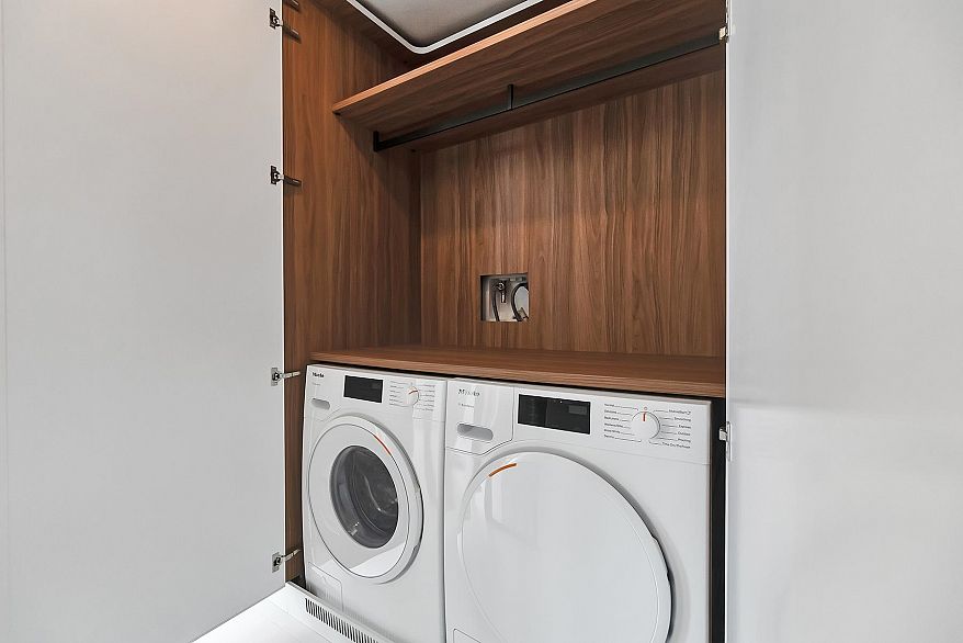 2008 1033 Nelson Street