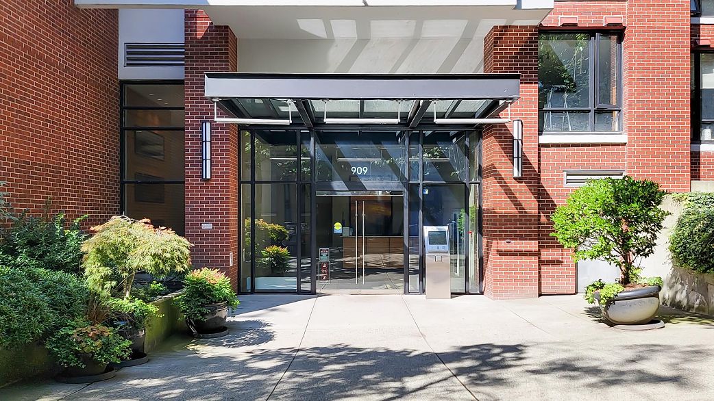 802 909 Mainland Street