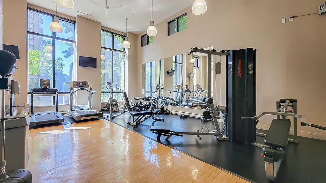 802 909 Mainland Street