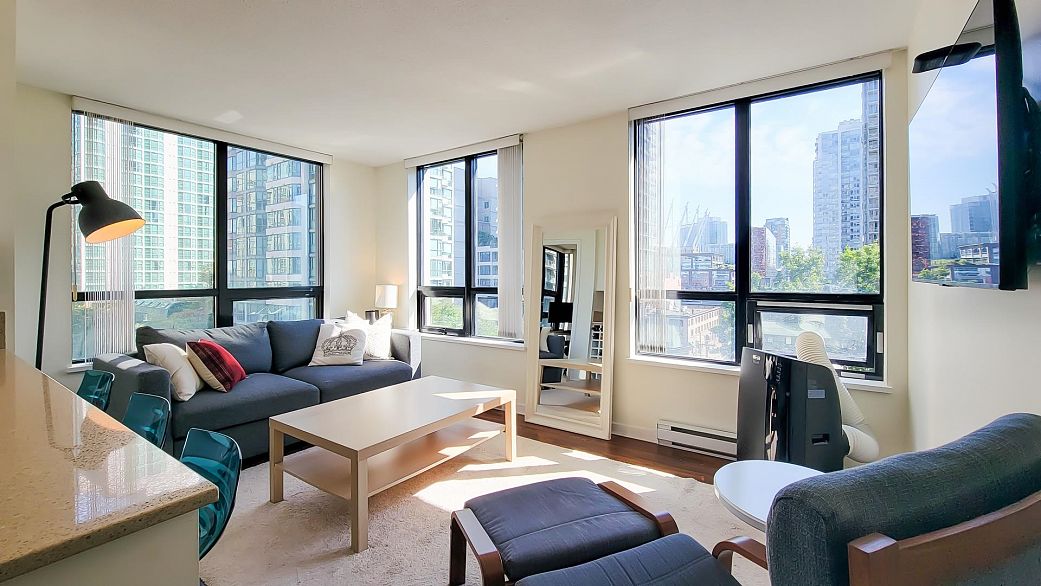 802 909 Mainland Street