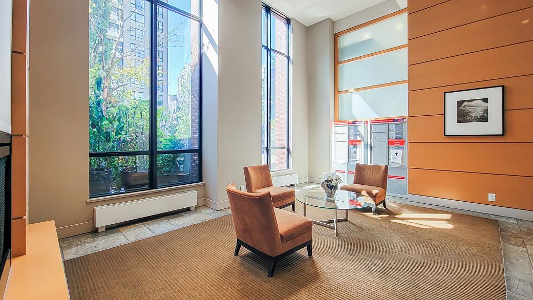 802 909 Mainland Street