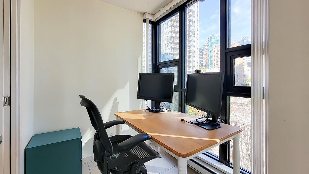 802 909 Mainland Street