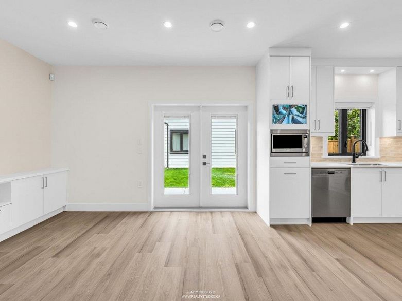 2 4257 Knight Street