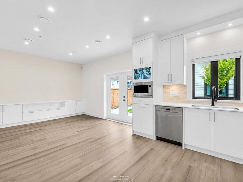 2 4257 Knight Street