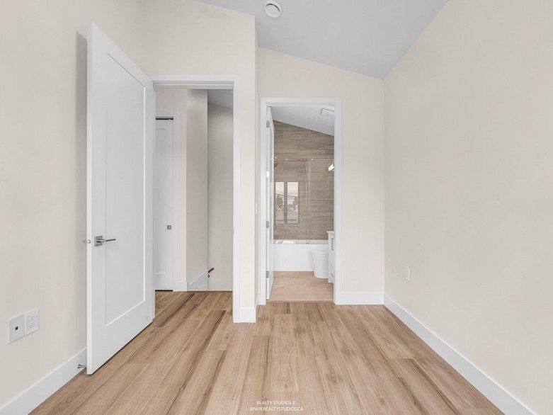 2 4257 Knight Street