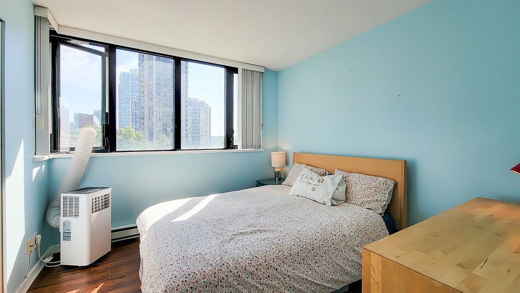 802 909 Mainland Street