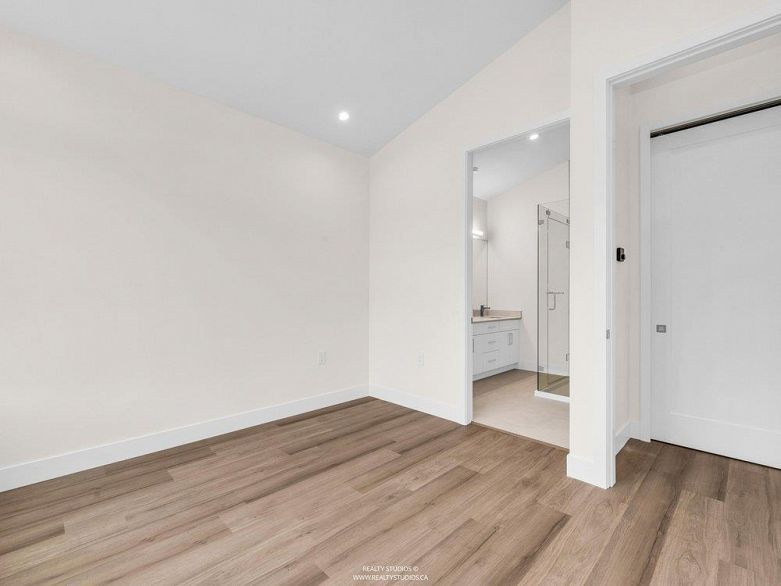 2 4257 Knight Street