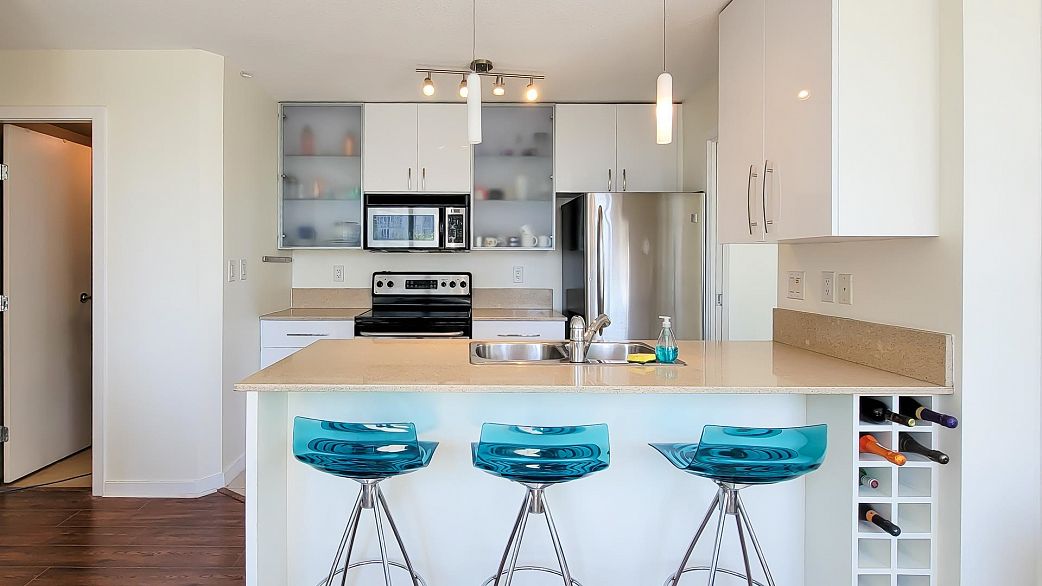 802 909 Mainland Street