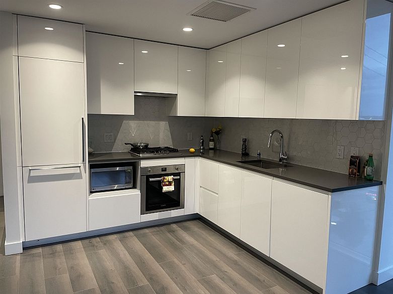 210 8138 Fraser Street