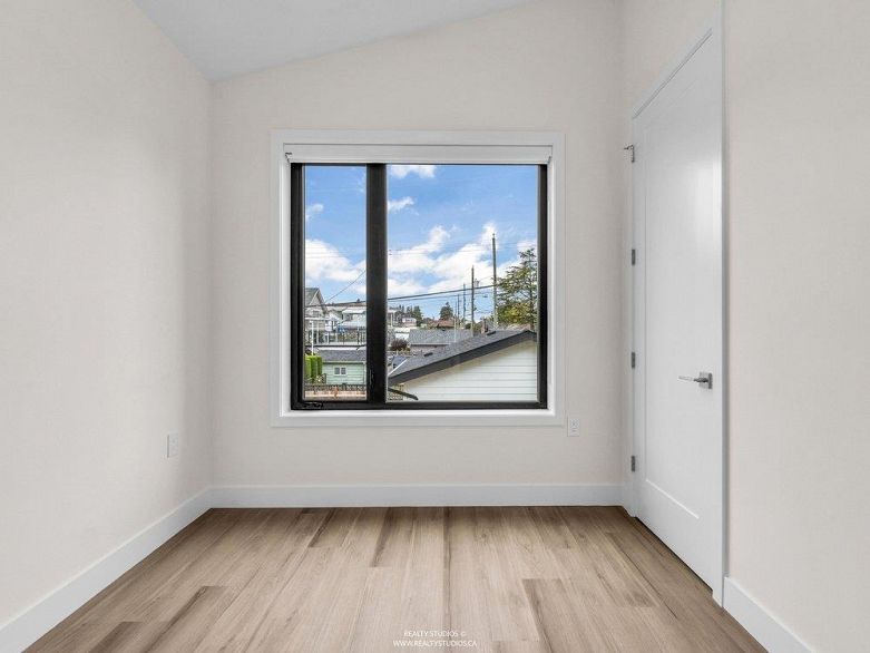 2 4257 Knight Street