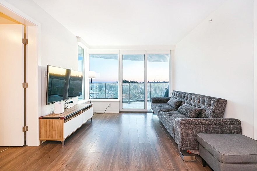 1402 8189 Cambie Street