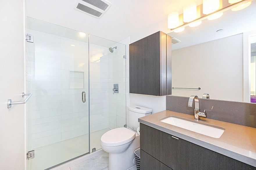 1402 8189 Cambie Street