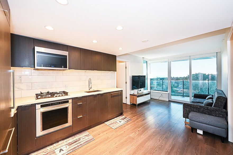 1402 8189 Cambie Street