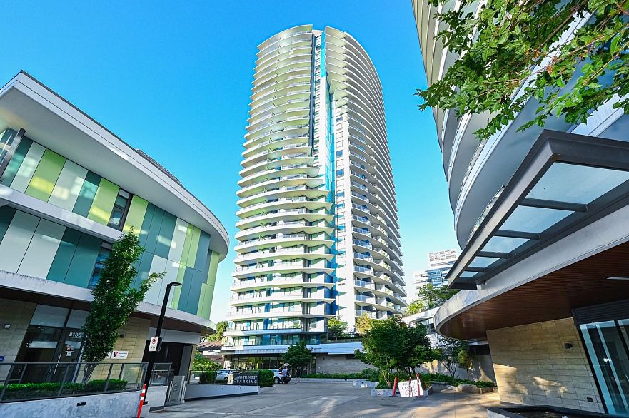 1402 8189 Cambie Street