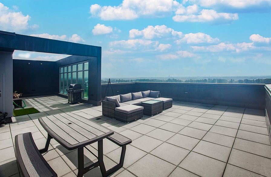 1602 3581 E Kent Avenue North