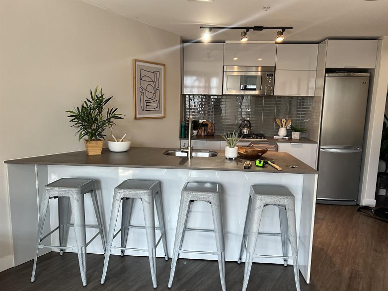 1409 128 W Cordova Street