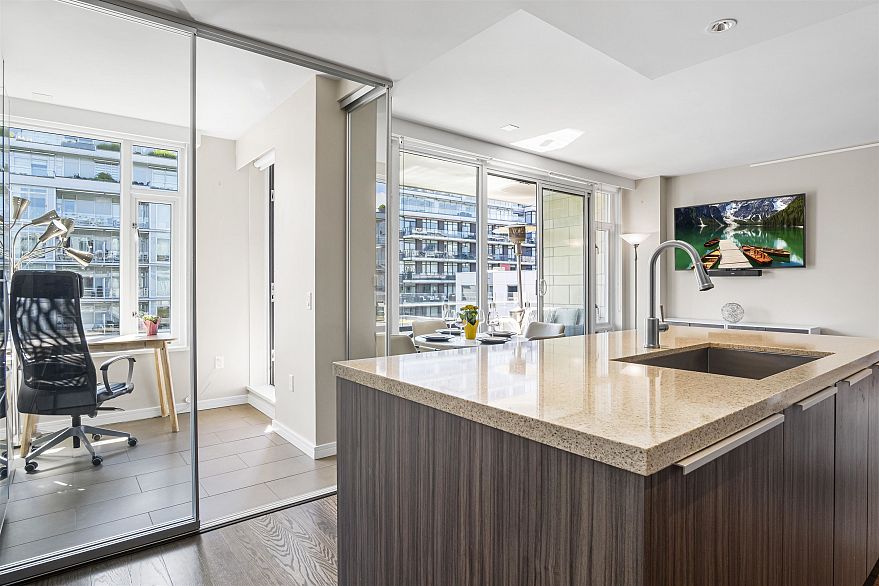 709 77 Walter Hardwick Avenue