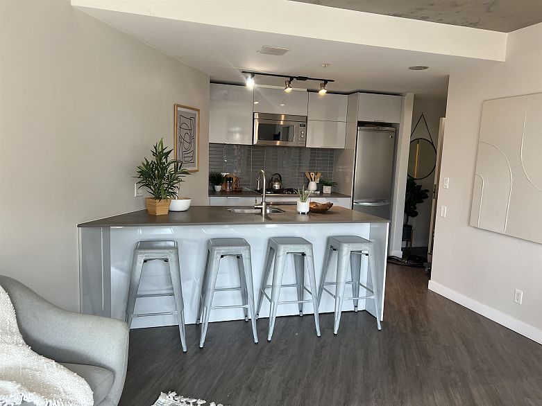 1409 128 W Cordova Street