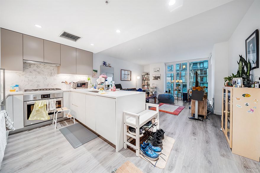 1108 8181 Chester Street