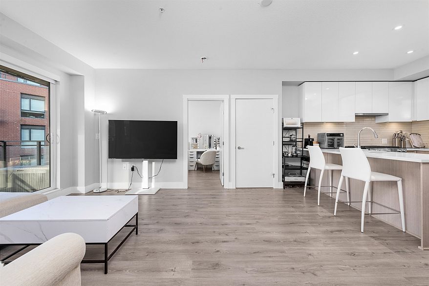 309 3588 Sawmill Crescent