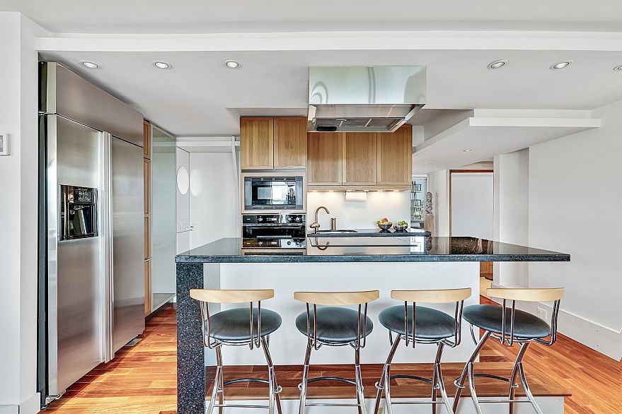 1201 2077 Nelson Street