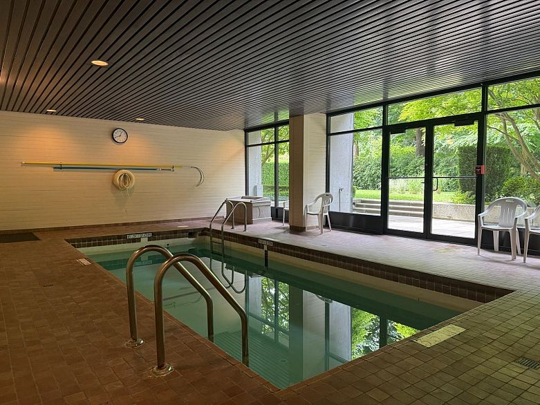 1201 2077 Nelson Street