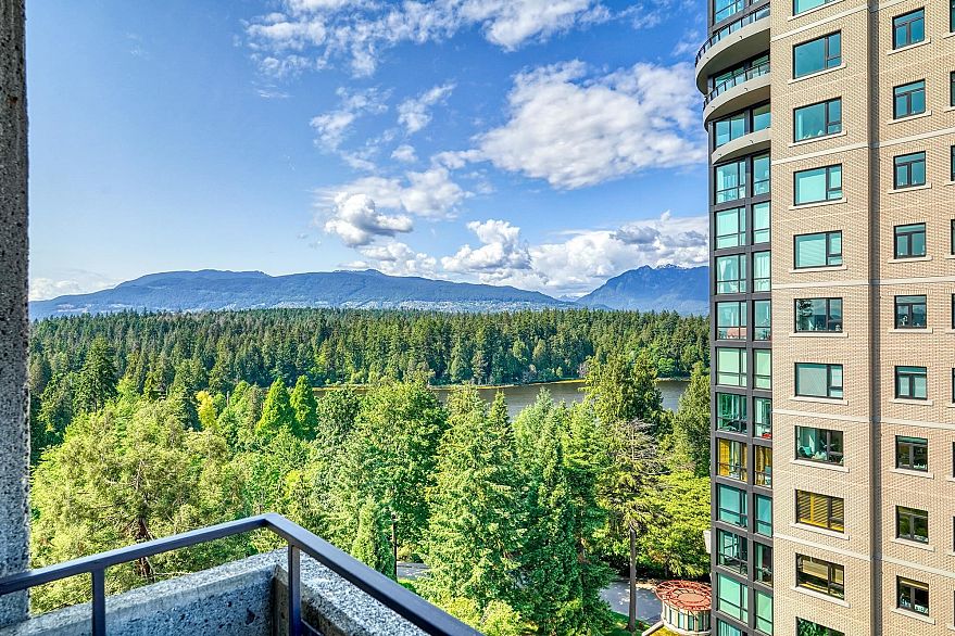 1201 2077 Nelson Street