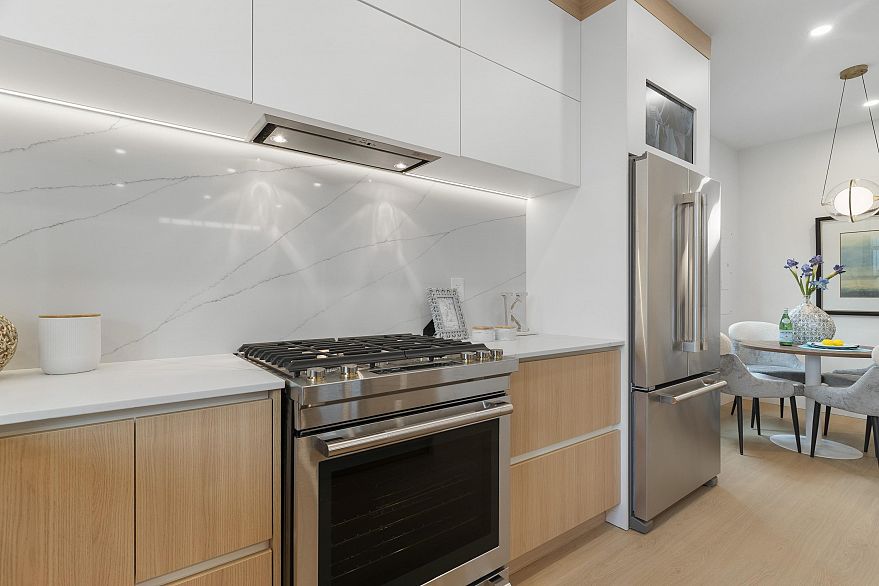 2 4257 Beatrice Street