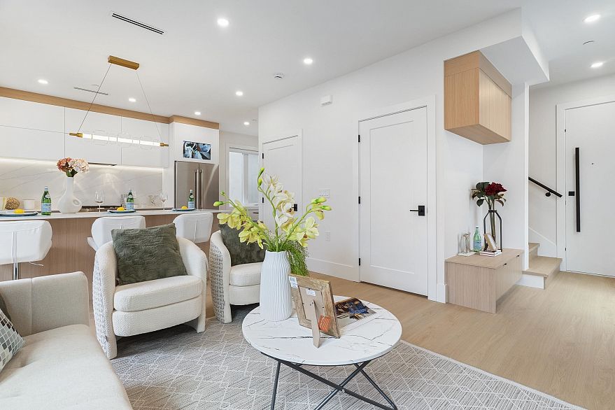 2 4257 Beatrice Street