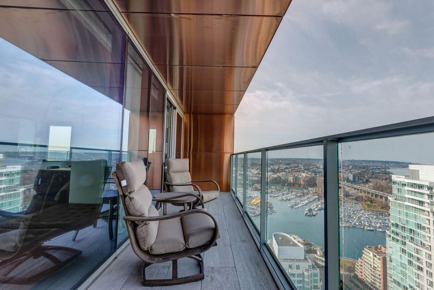 3703 1480 Howe Street