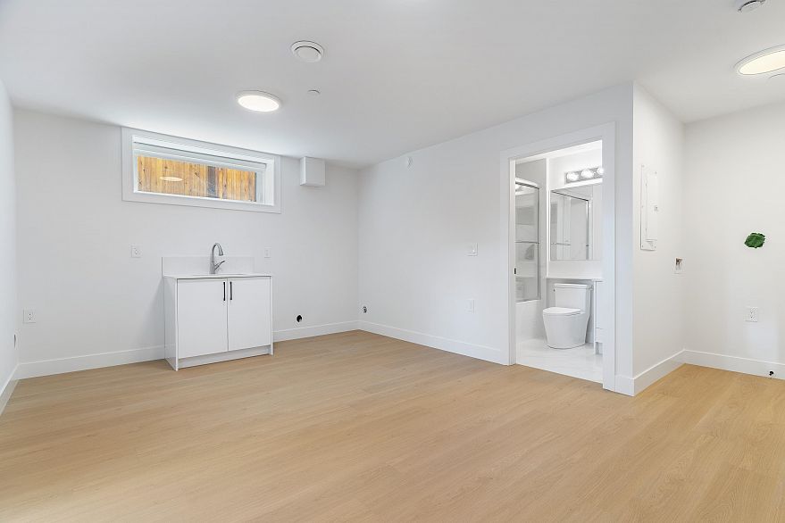 1 4257 Beatrice Street