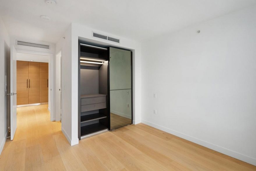 3210 1289 Hornby Street