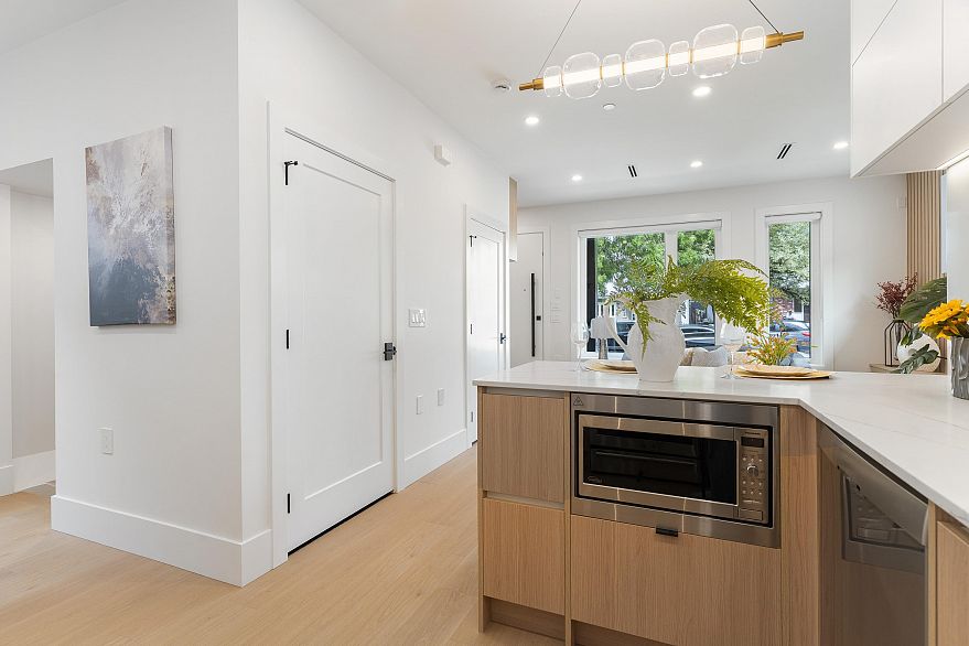 1 4257 Beatrice Street