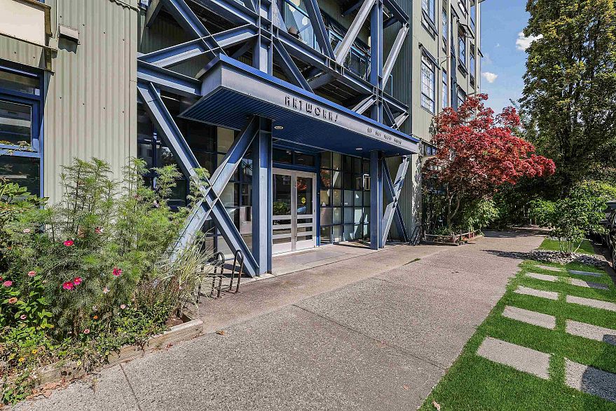 115 237 E 4th Avenue