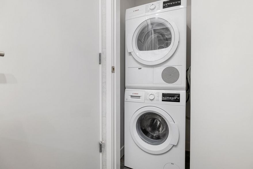 3210 1289 Hornby Street