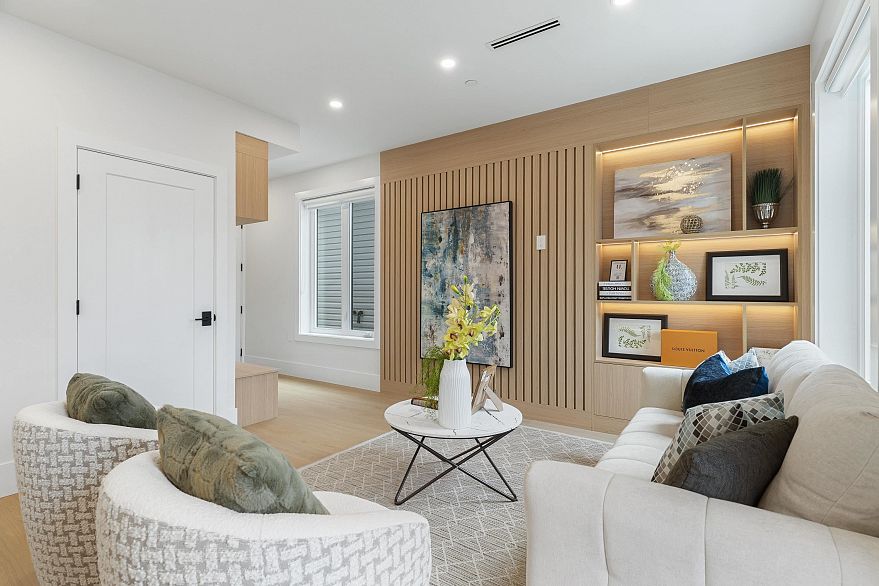 2 4257 Beatrice Street